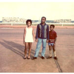 O documentário revela o legado de um pai negro que desafiou estereótipos, ensinando através do afeto e da valorização das pessoas.