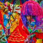 Mestres de maracatu celebram poesia oral em Pernambuco