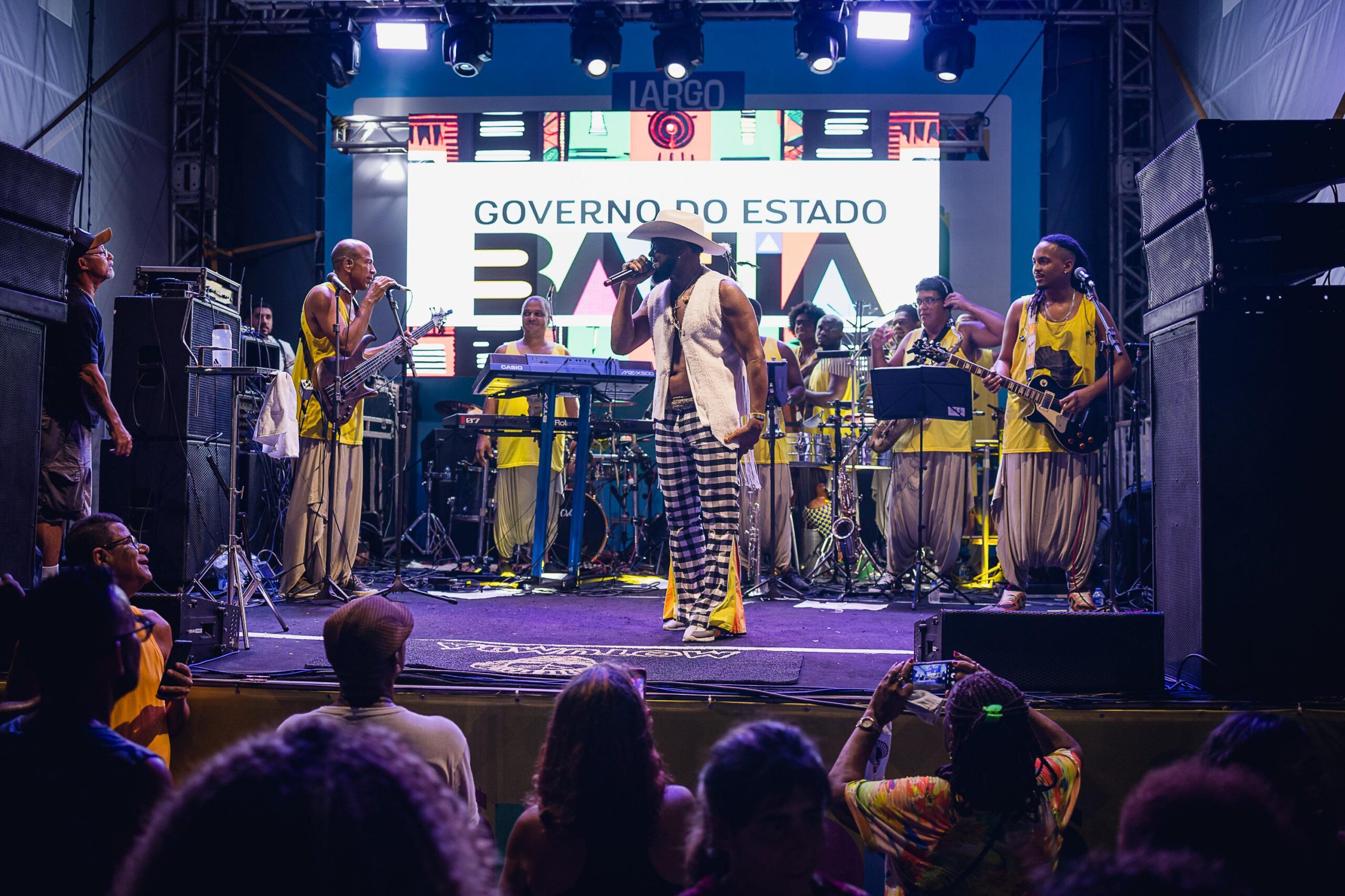 Projeto Motumbaxé 40 realizou apresentação em comemoração aos 40 anos do axé, ontem, 3, no Pelourinho