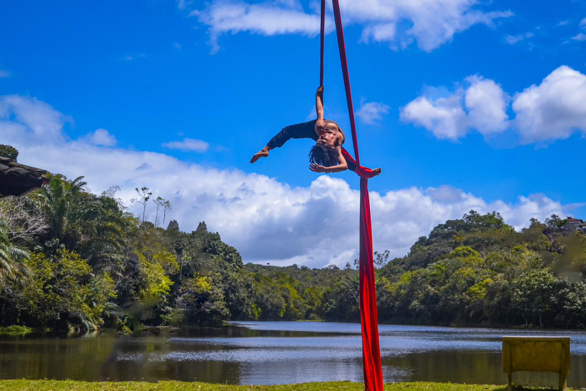 Circo e meio ambiente unem mil crianças em mostra na mata