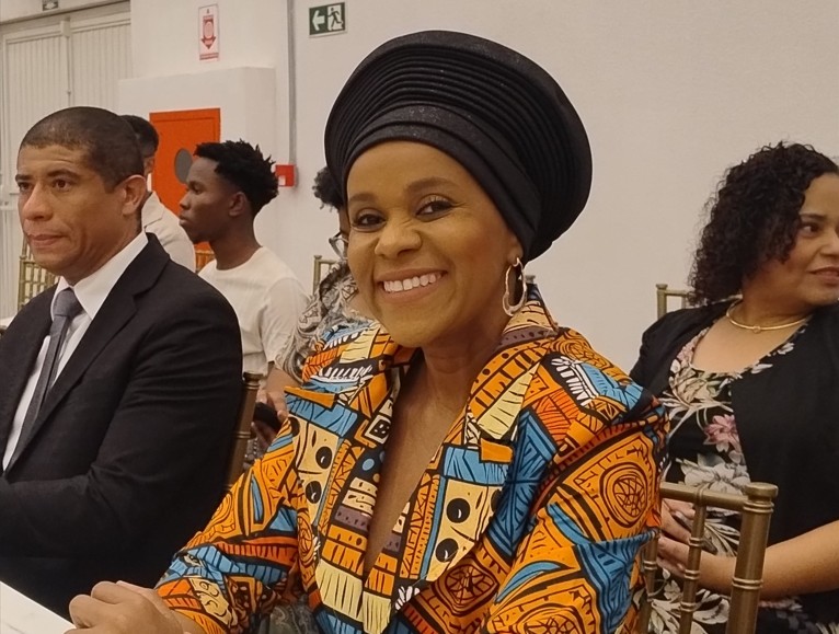 Professora Loide lança cartilha educativa sobre letramento racial