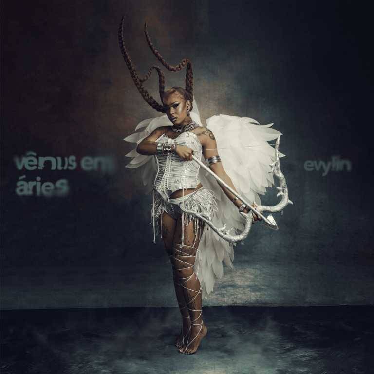 Evylin transforma desejo em narrativa no primeiro álbum “Vênus em Áries”