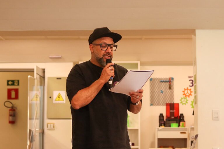 “Um país que teve escravidão escolhe quem conta suas histórias?”