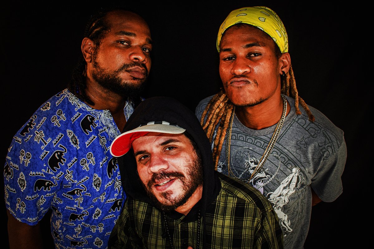 Opanijé mistura rap e candomblé em show na Casa Rosa