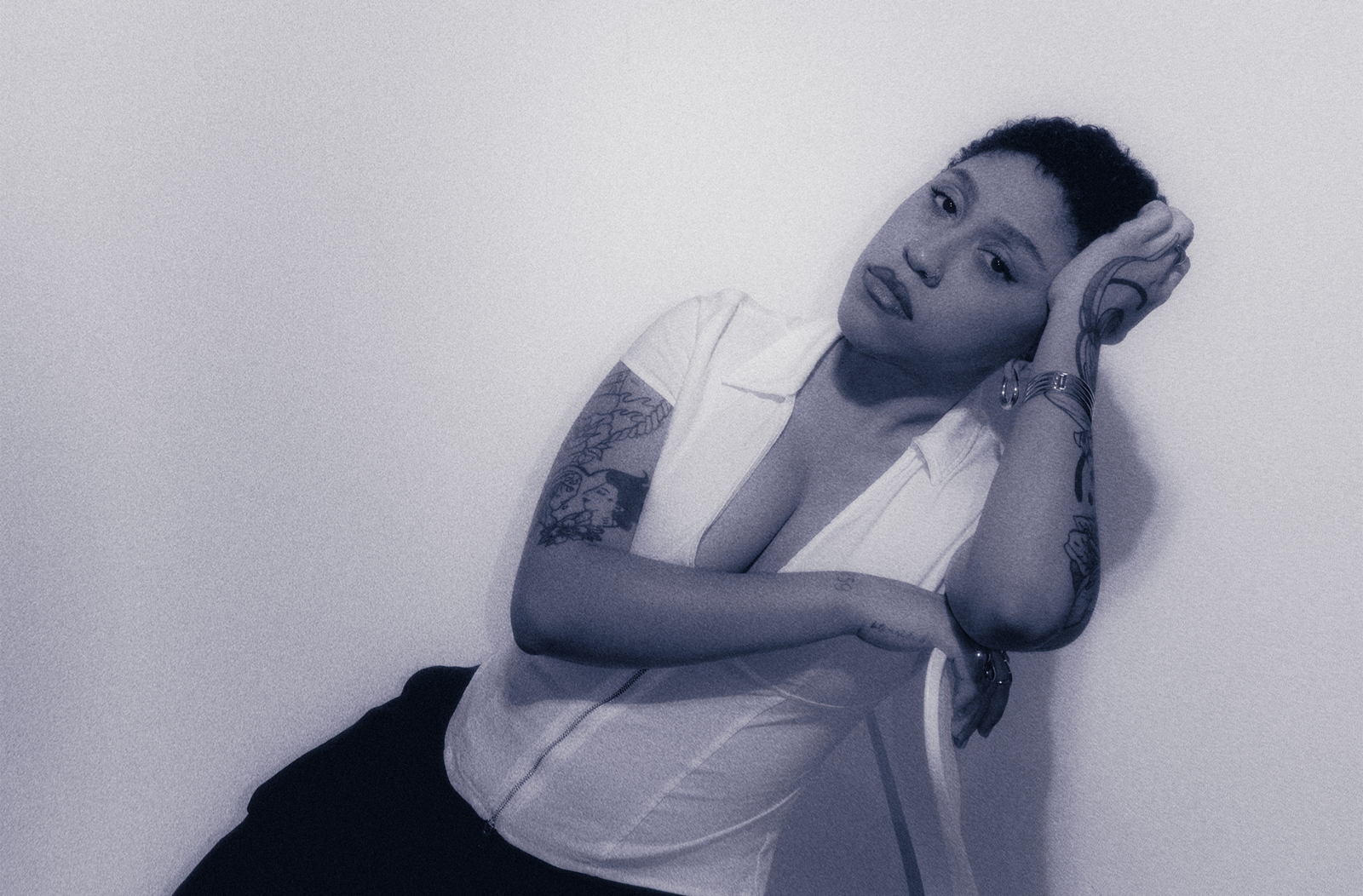 Clara Ribeiro amplia pesquisa sonora em nova mixtape