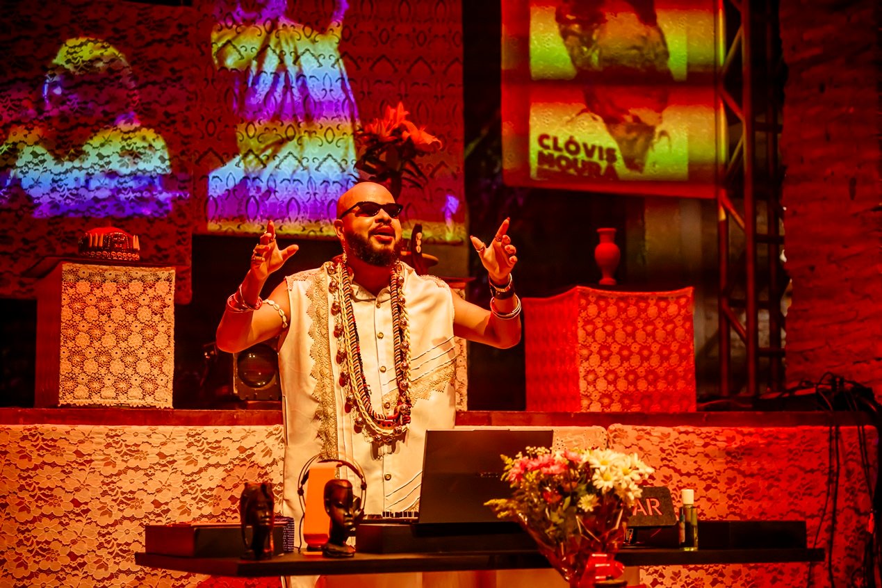 “ELEGBAPHO” encerra temporada em Salvador