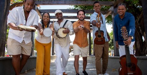Grupo Botequim e Marina Íris fazem roda de samba em Salvador