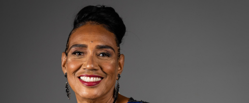 Sambista Noélia Marcell homenageia Nelson Gonçalves