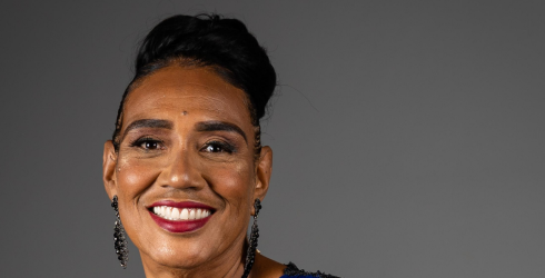 Sambista Noélia Marcell homenageia Nelson Gonçalves