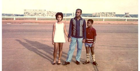 O documentário revela o legado de um pai negro que desafiou estereótipos, ensinando através do afeto e da valorização das pessoas.