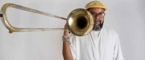 “Quando não está no estereótipo, está na dilaceração da carne”, diz Allan Abbadia