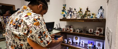 Afrocolab seleciona negócios negros para loja em Salvador