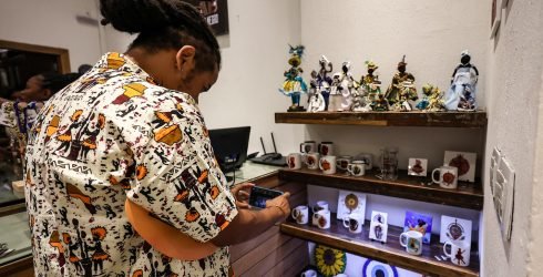 Afrocolab seleciona negócios negros para loja em Salvador