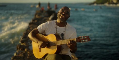 Raro92: Thiago Thomé transforma paternidade e Bahia em álbum afetuoso