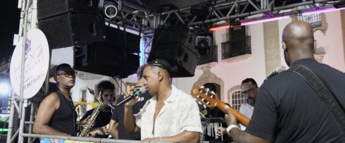 Noug agita o Furgão Elétrico no Carnaval de Salvador