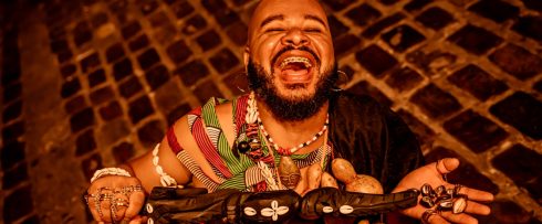 Nando Zâmbia lança ‘ELEGBAPHO’ na Casa do Benin