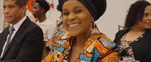 Professora Loide lança cartilha educativa sobre letramento racial