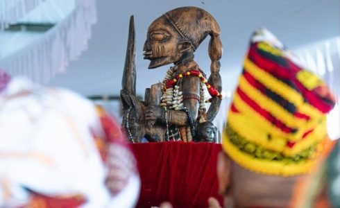 Quando Exu entra no calendário, a cidade responde