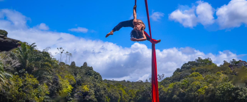 Circo e meio ambiente unem mil crianças em mostra na mata