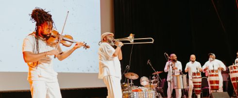 Allan Abbadia leva espetáculo IFÈ a quatro unidades do Sesc